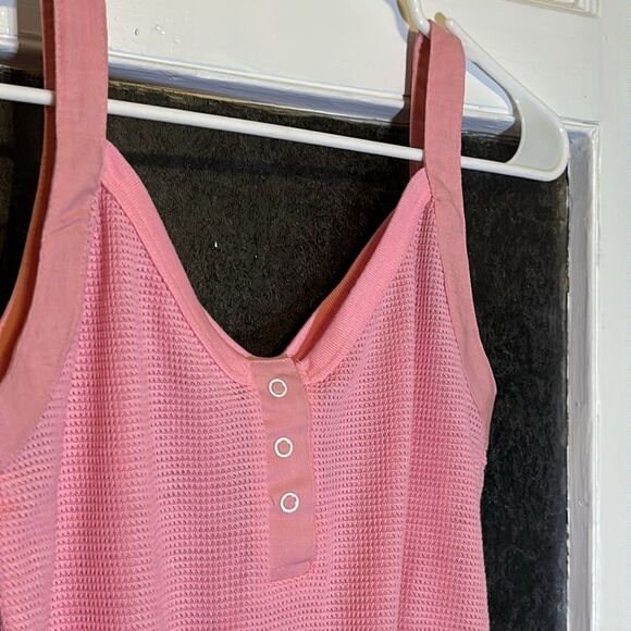 Just Arrived Women’s Coral Pink Spaghetti Strap Tank Top Size Small - Picture 2 of 4